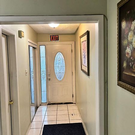 Queen Bedroom Near Sheridan College Brampton Dış mekan fotoğraf