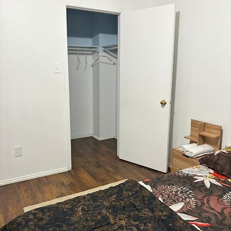 Queen Bedroom Near Sheridan College Brampton Dış mekan fotoğraf